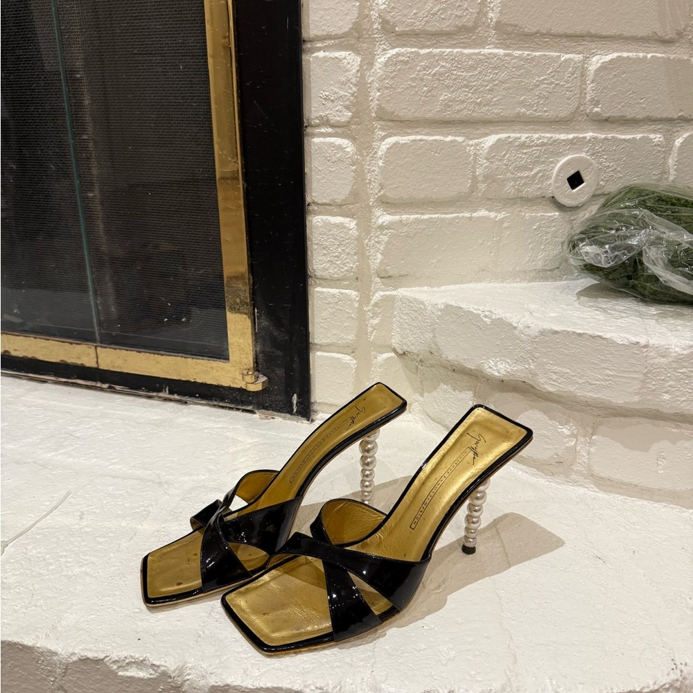 Giuseppe Zanotti Pearl healed scrappy elegant vintage